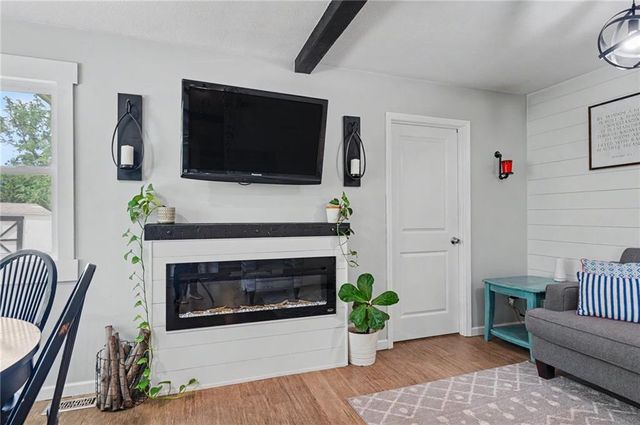 1748 E 800th Road, Lawrence, KS 66049
