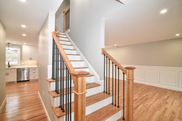 19 Mammoth Road, Hooksett, NH 03106