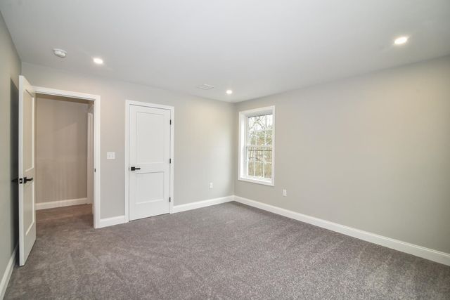 19 Mammoth Road, Hooksett, NH 03106