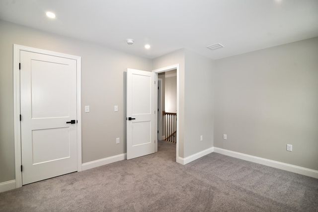 19 Mammoth Road, Hooksett, NH 03106