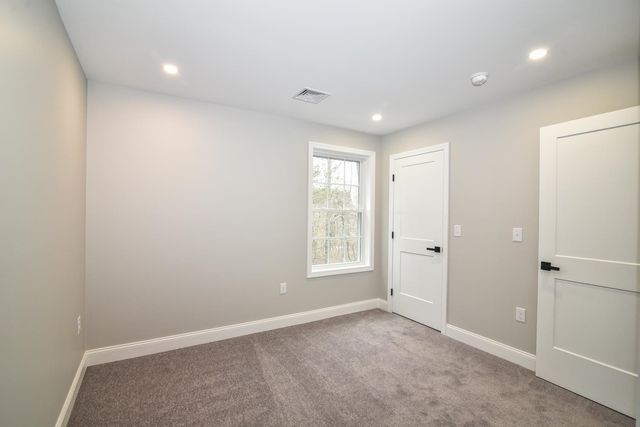 19 Mammoth Road, Hooksett, NH 03106