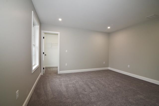 19 Mammoth Road, Hooksett, NH 03106