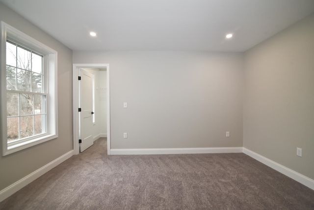 19 Mammoth Road, Hooksett, NH 03106