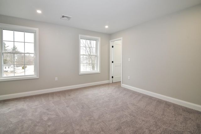 19 Mammoth Road, Hooksett, NH 03106