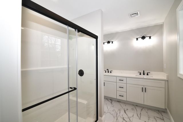 19 Mammoth Road, Hooksett, NH 03106