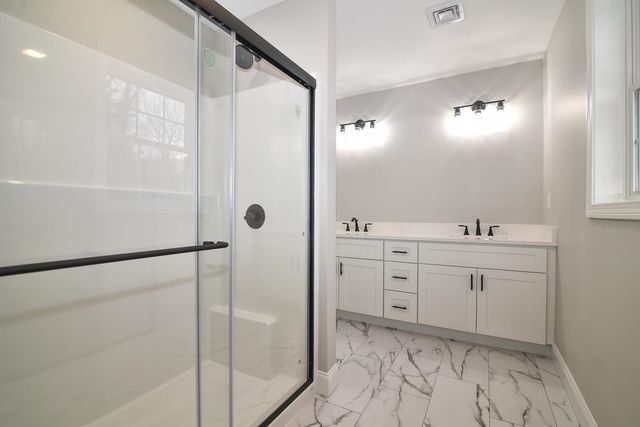 19 Mammoth Road, Hooksett, NH 03106