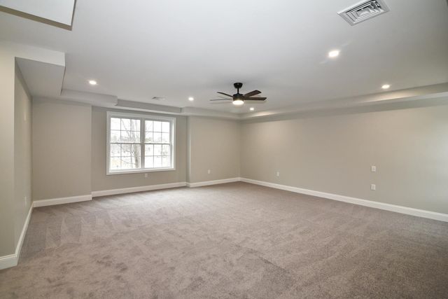 19 Mammoth Road, Hooksett, NH 03106