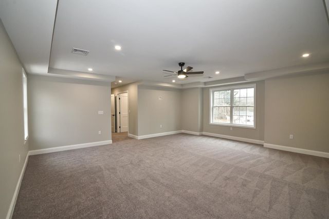 19 Mammoth Road, Hooksett, NH 03106