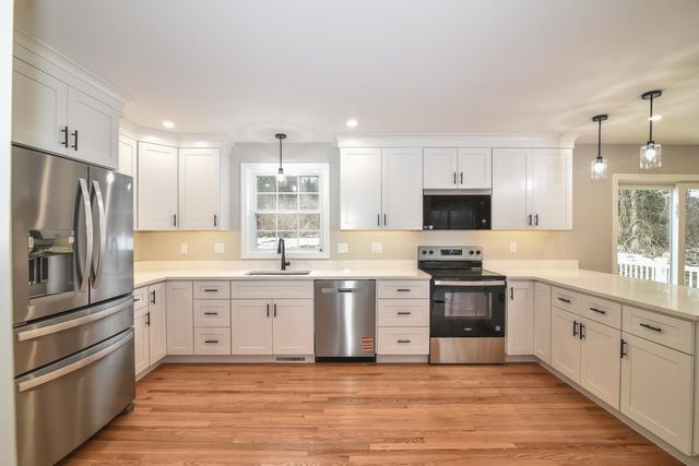 19 Mammoth Road, Hooksett, NH 03106