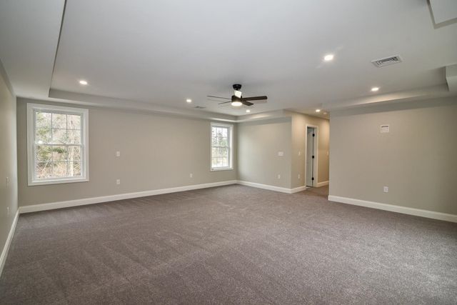 19 Mammoth Road, Hooksett, NH 03106