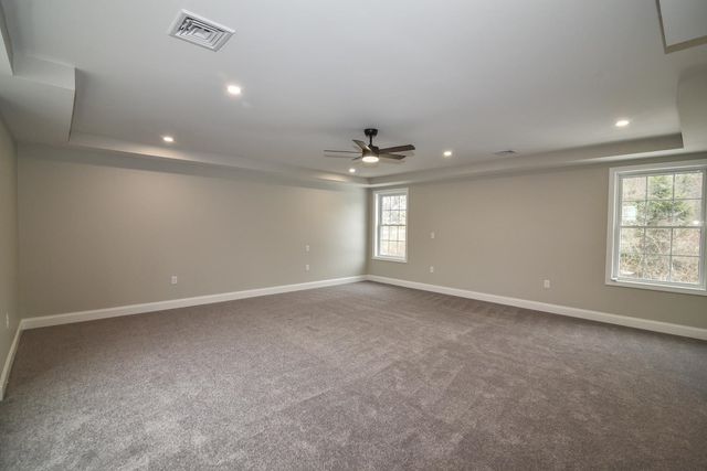 19 Mammoth Road, Hooksett, NH 03106