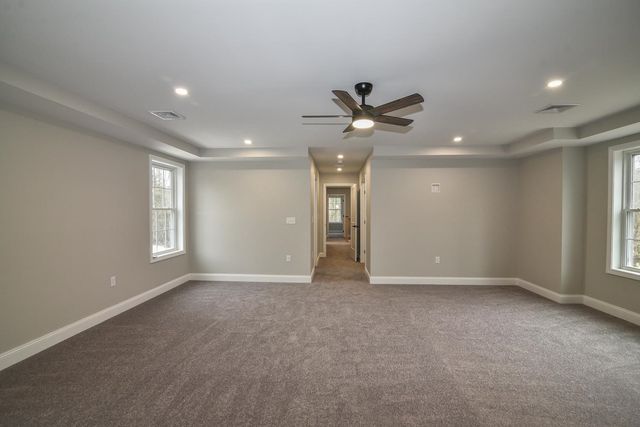 19 Mammoth Road, Hooksett, NH 03106