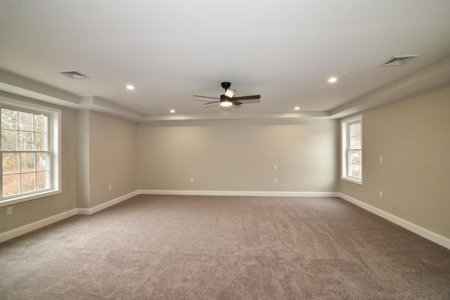 19 Mammoth Road, Hooksett, NH 03106