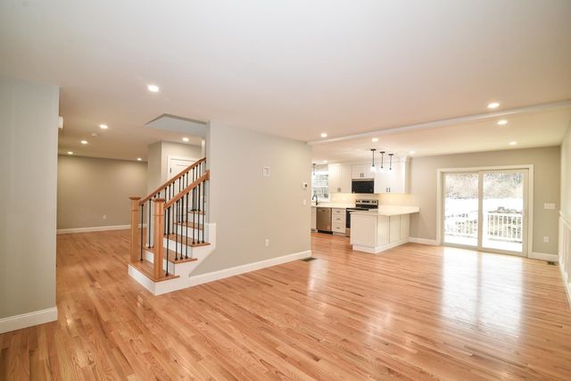 19 Mammoth Road, Hooksett, NH 03106