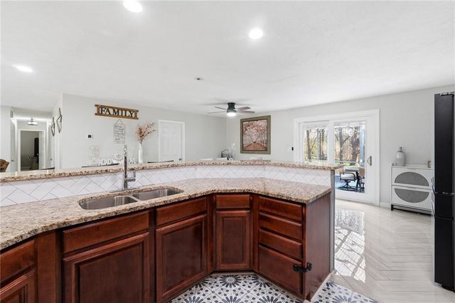 900 Stone Lea Trace, Oxford, GA 30054