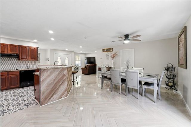 900 Stone Lea Trace, Oxford, GA 30054