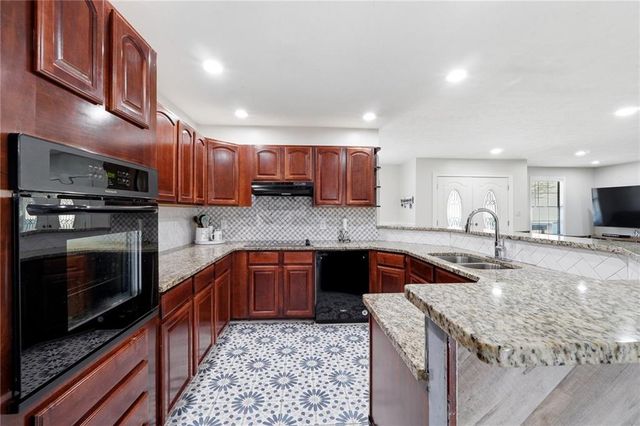 900 Stone Lea Trace, Oxford, GA 30054