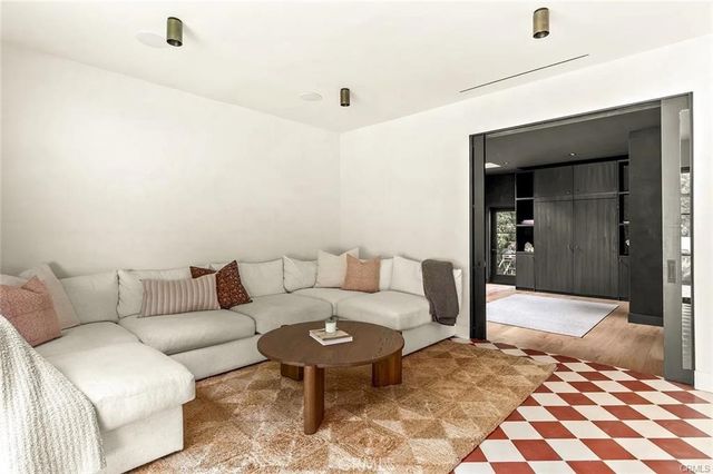 738 San Lorenzo, Santa Monica, CA 90402