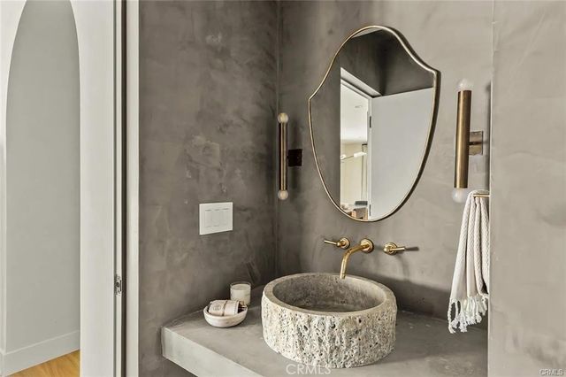 738 San Lorenzo, Santa Monica, CA 90402