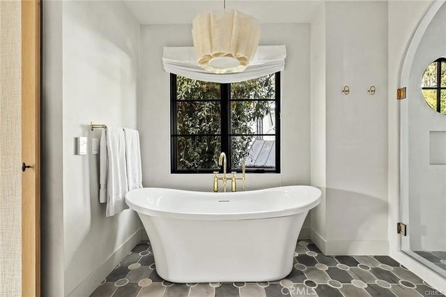 738 San Lorenzo, Santa Monica, CA 90402