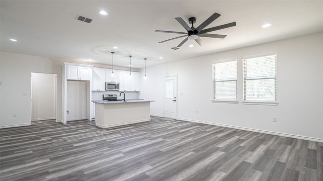 2222 Morningside Drive, Granbury, TX 76048