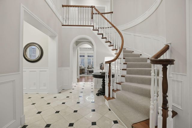 16 Wiveliscombe, New Albany, OH 43054