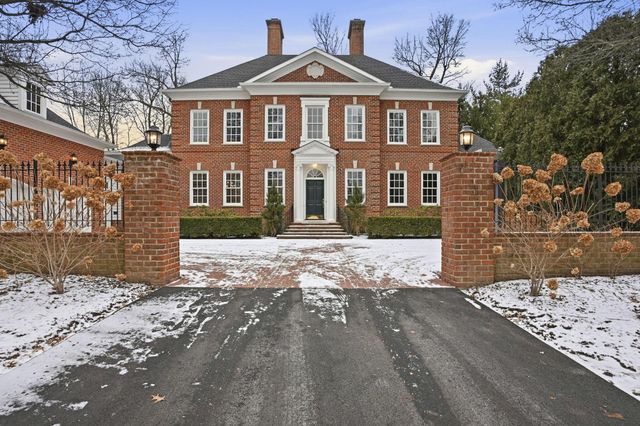 16 Wiveliscombe, New Albany, OH 43054