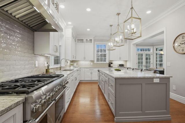 16 Wiveliscombe, New Albany, OH 43054