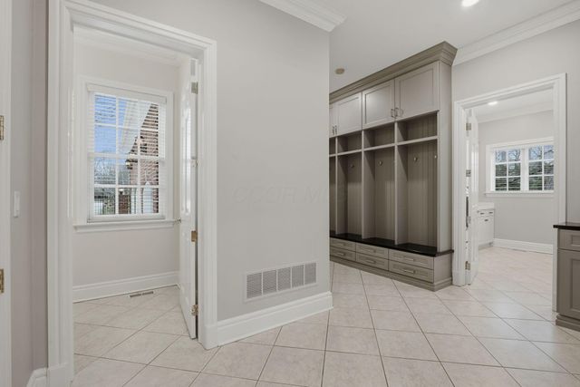 16 Wiveliscombe, New Albany, OH 43054