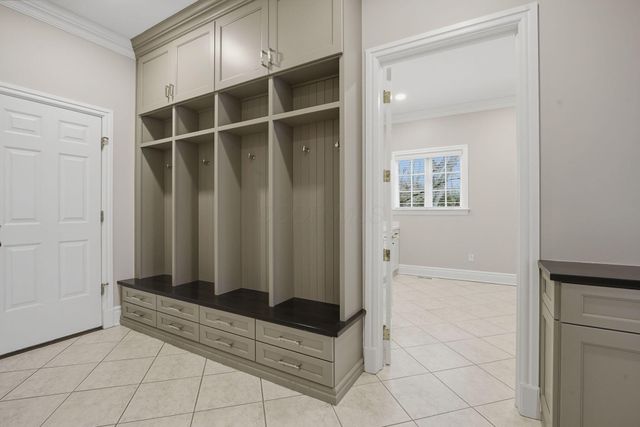 16 Wiveliscombe, New Albany, OH 43054