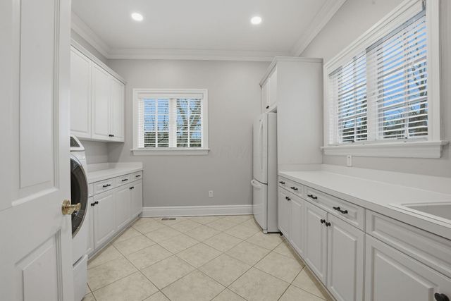 16 Wiveliscombe, New Albany, OH 43054