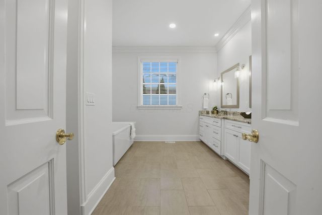 16 Wiveliscombe, New Albany, OH 43054