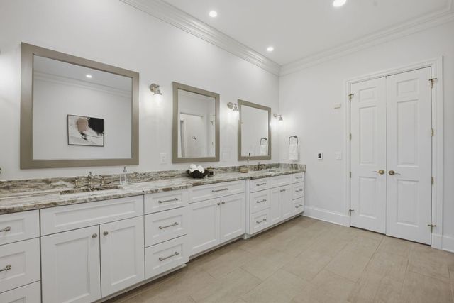 16 Wiveliscombe, New Albany, OH 43054