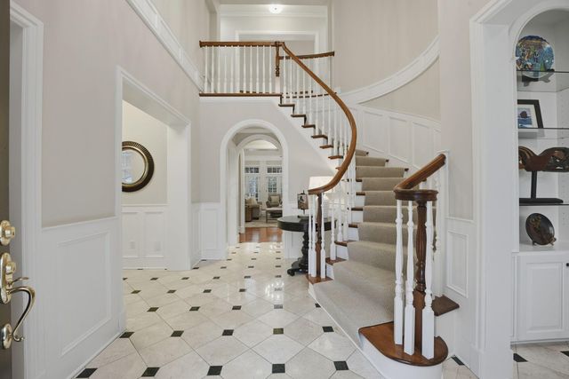 16 Wiveliscombe, New Albany, OH 43054