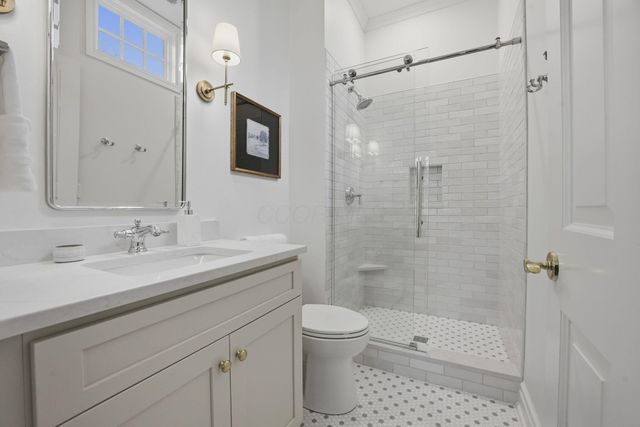 16 Wiveliscombe, New Albany, OH 43054