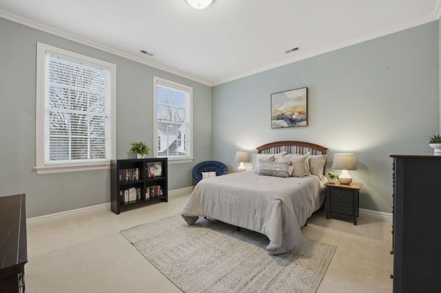 16 Wiveliscombe, New Albany, OH 43054