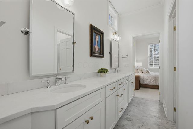 16 Wiveliscombe, New Albany, OH 43054