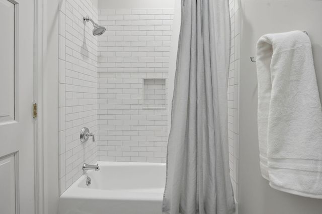 16 Wiveliscombe, New Albany, OH 43054