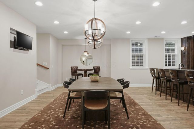 16 Wiveliscombe, New Albany, OH 43054