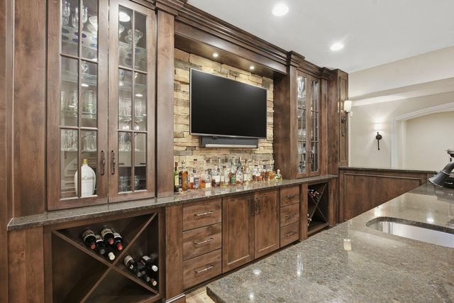 16 Wiveliscombe, New Albany, OH 43054