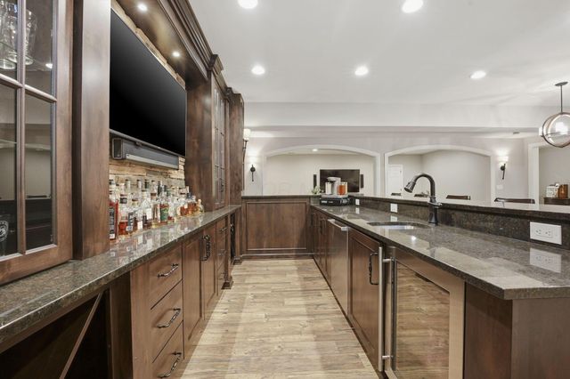 16 Wiveliscombe, New Albany, OH 43054