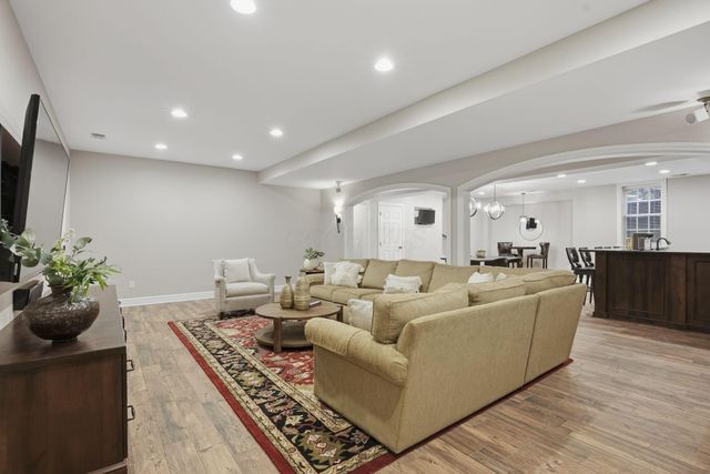 16 Wiveliscombe, New Albany, OH 43054