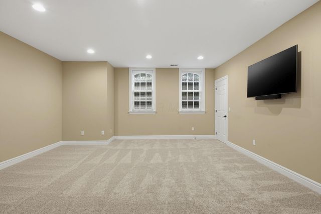 16 Wiveliscombe, New Albany, OH 43054