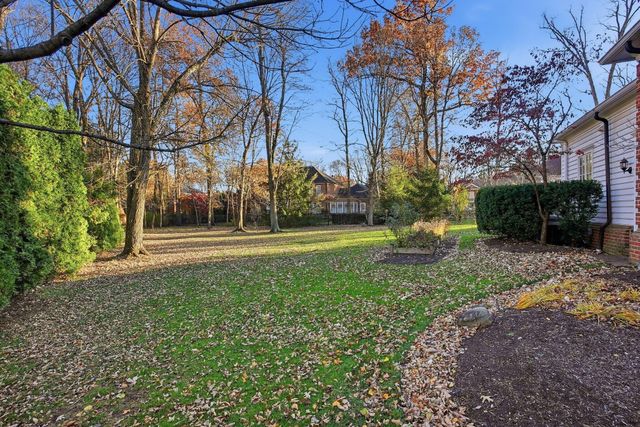 16 Wiveliscombe, New Albany, OH 43054