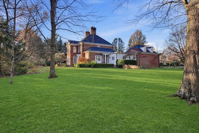 16 Wiveliscombe, New Albany, OH 43054