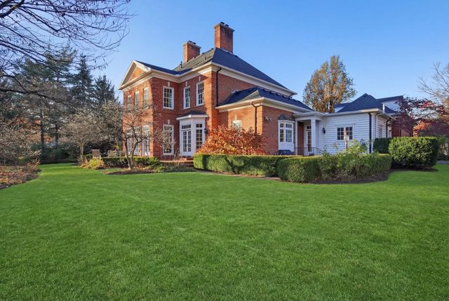 16 Wiveliscombe, New Albany, OH 43054