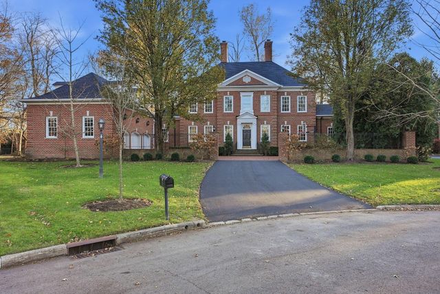 16 Wiveliscombe, New Albany, OH 43054