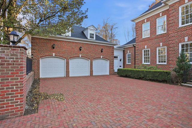 16 Wiveliscombe, New Albany, OH 43054