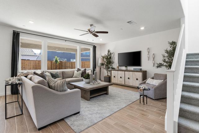 1046 Springtime Avenue, Clovis, CA 93619