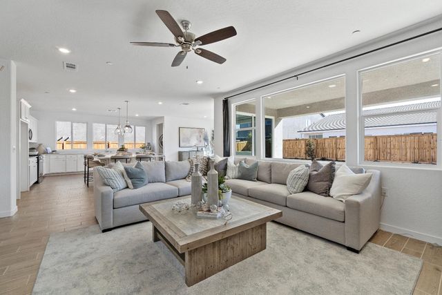 1046 Springtime Avenue, Clovis, CA 93619